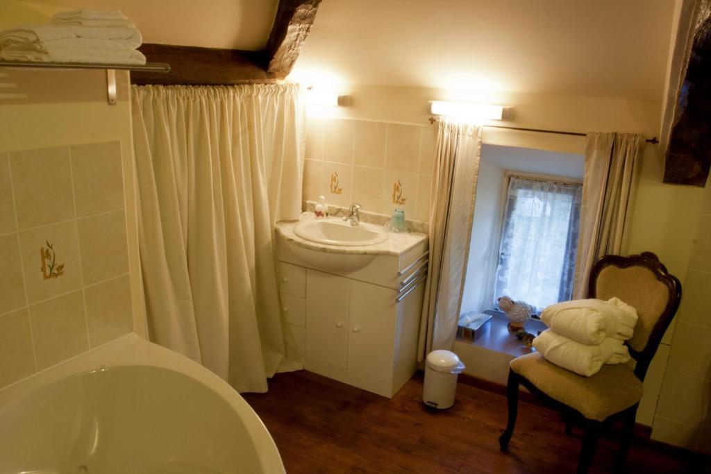 Bed and Breakfast Domaine Le Chec Saint-Ost Экстерьер фото